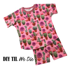 Load image into Gallery viewer, ROUND 40 - Embroidered Cactus