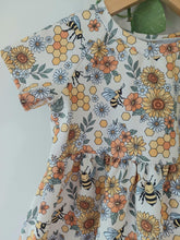 Load image into Gallery viewer, ROUND 53 - Bee Geometrics