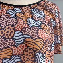 Load image into Gallery viewer, ROUND 54 - Animal Print Hearts
