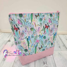 Load image into Gallery viewer, ROUND 42 - Social Butterfly