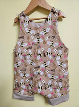 Load image into Gallery viewer, ROUND 57 - Pretty Bee-utiful