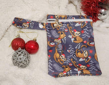 Load image into Gallery viewer, ROUND 28 - Merry Slothmas